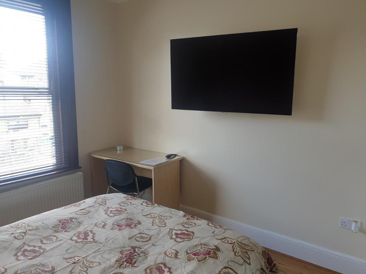 London Luxury 2 Bedroom Flat 5Min Walk From Overground, With Free Wifi, Free Parking-Sleeps X6 Ilford Exterior photo